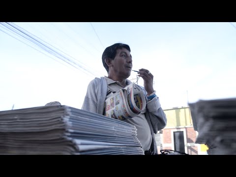 La historia de Rolando, el voceador de periódicos que alegra las mañanas en la zona 12